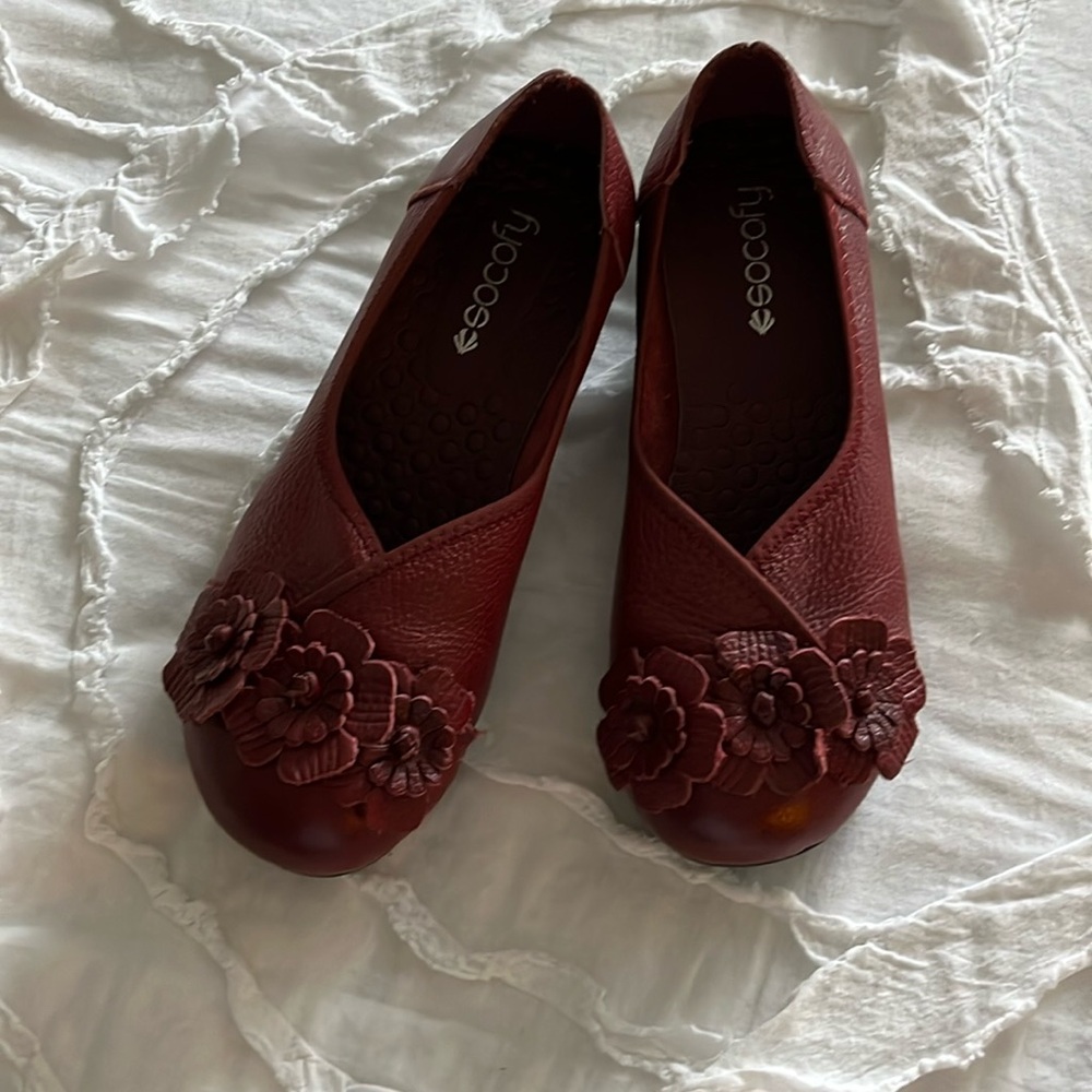 Socofy Leather Slip on Red Pumps size 39
8 - 8.5